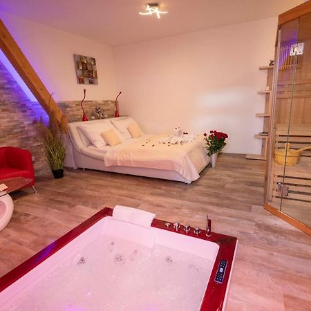 Romanticky Wellness Suite Hotel Heinz Dobris Kültér fotó