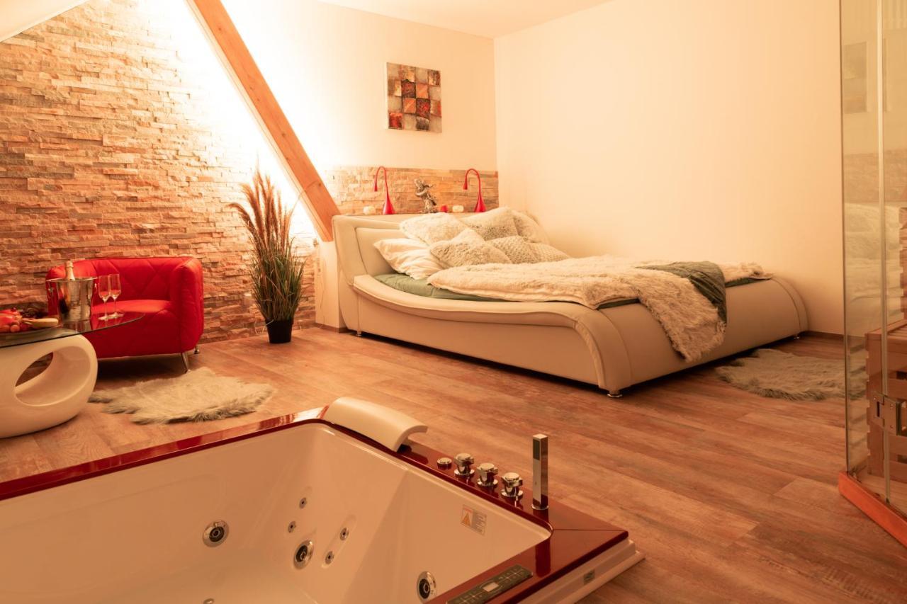 Romanticky Wellness Suite Hotel Heinz Dobris Kültér fotó