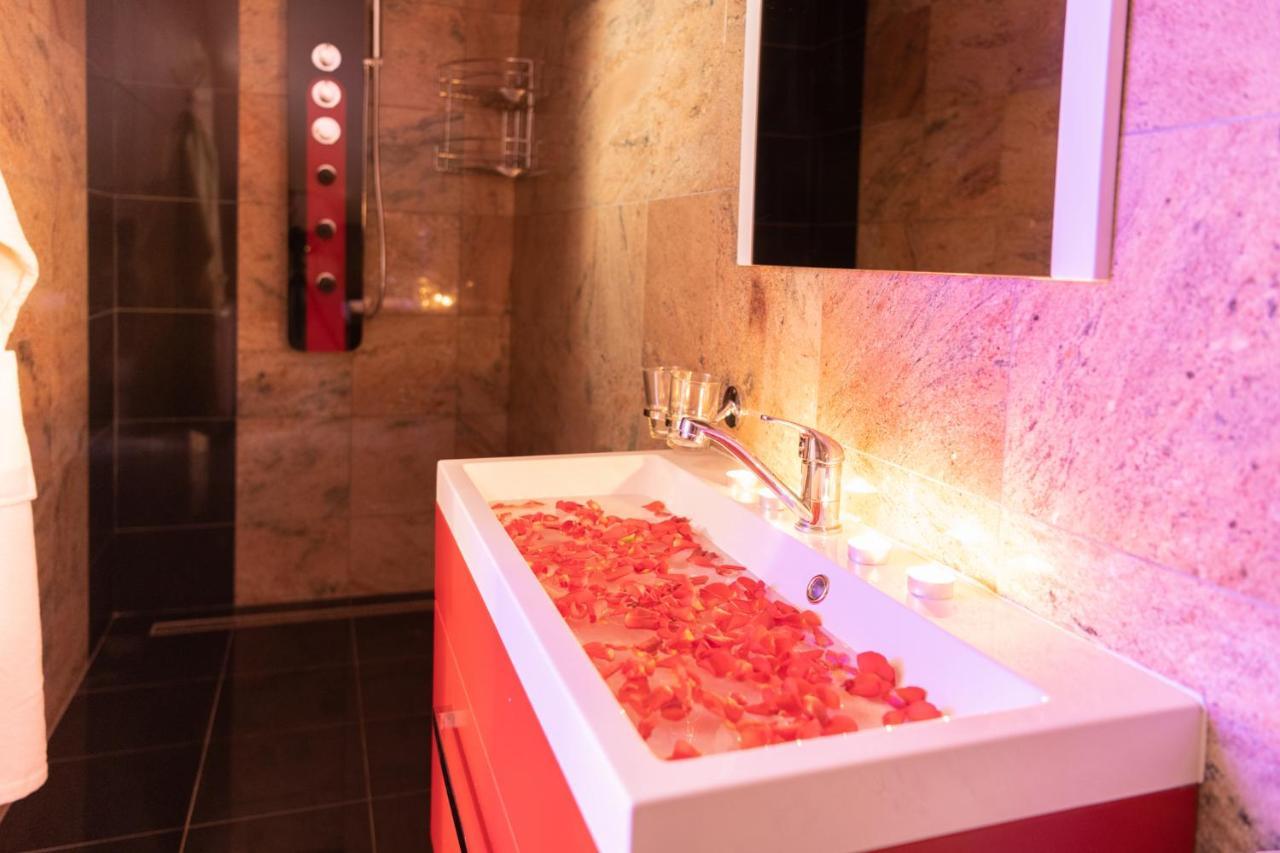 Romanticky Wellness Suite Hotel Heinz Dobris Kültér fotó