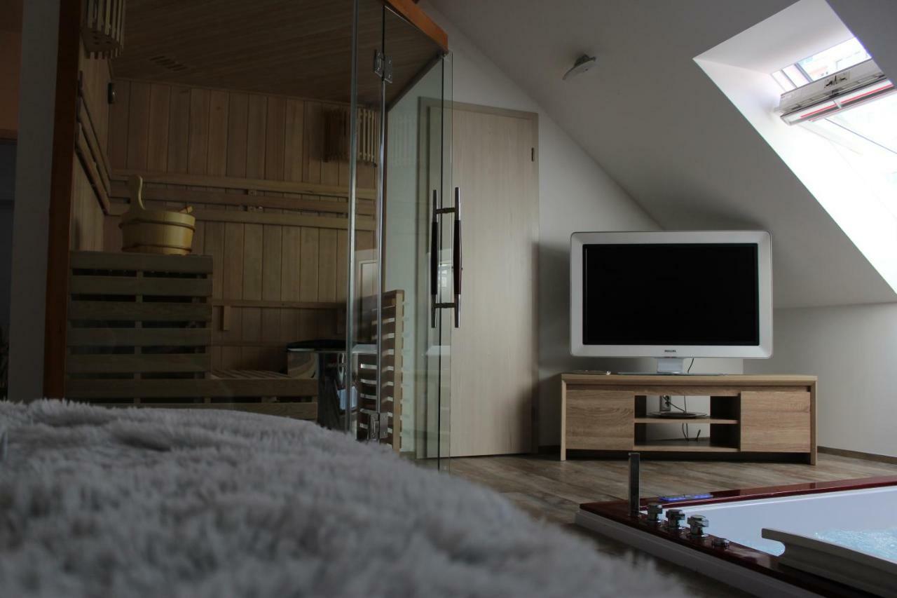 Romanticky Wellness Suite Hotel Heinz Dobris Kültér fotó