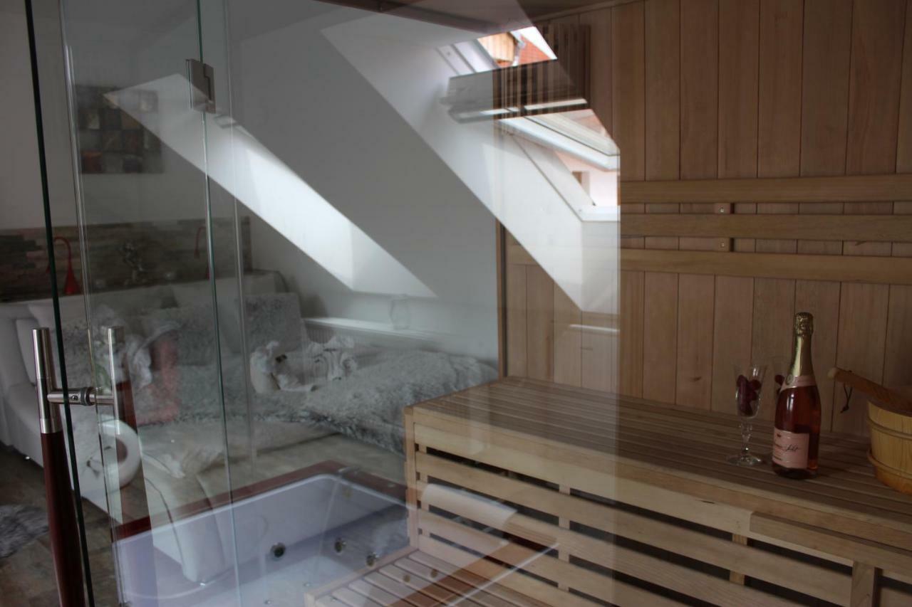 Romanticky Wellness Suite Hotel Heinz Dobris Kültér fotó