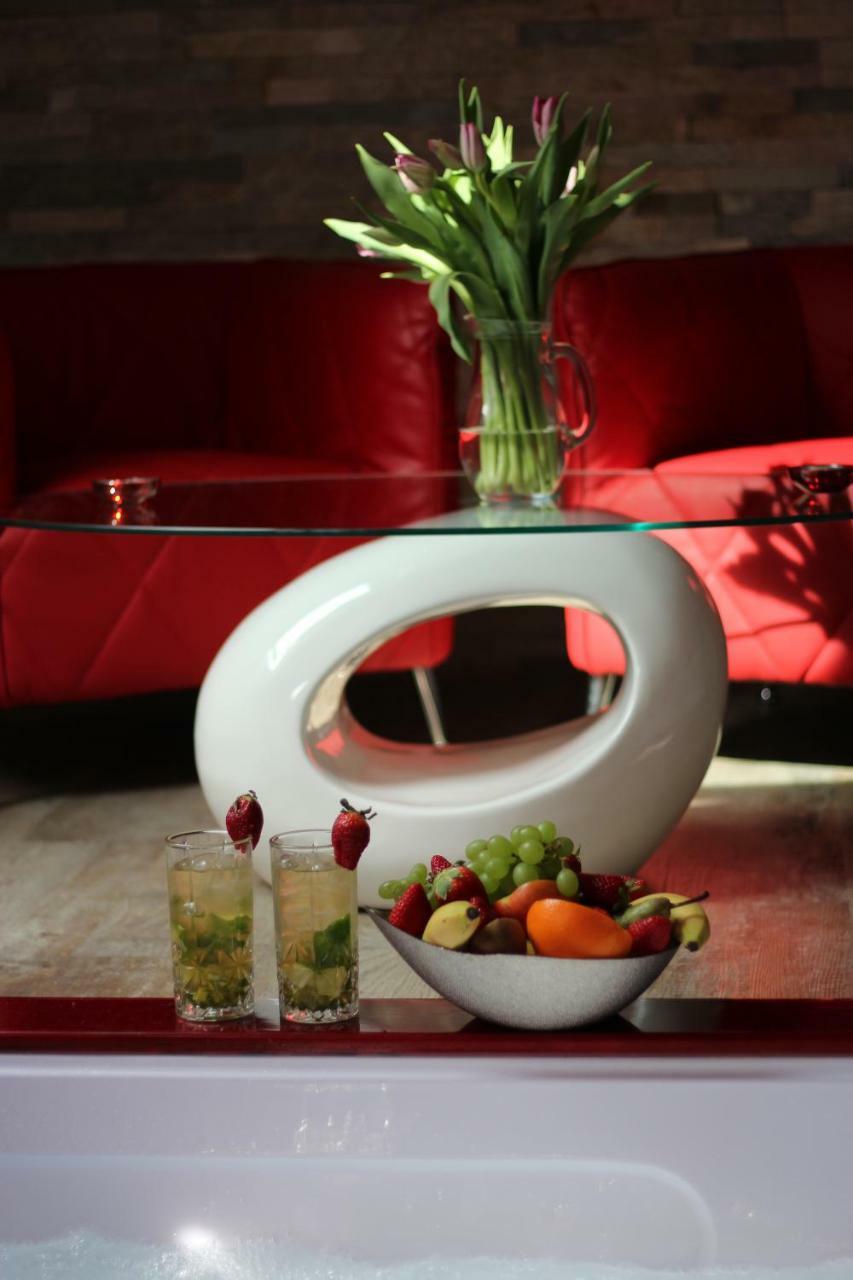 Romanticky Wellness Suite Hotel Heinz Dobris Kültér fotó
