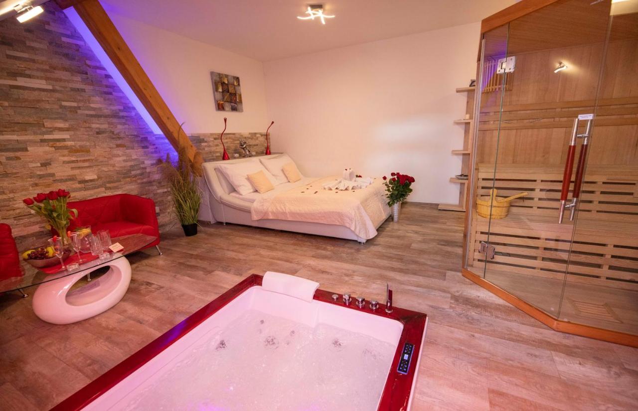 Romanticky Wellness Suite Hotel Heinz Dobris Kültér fotó